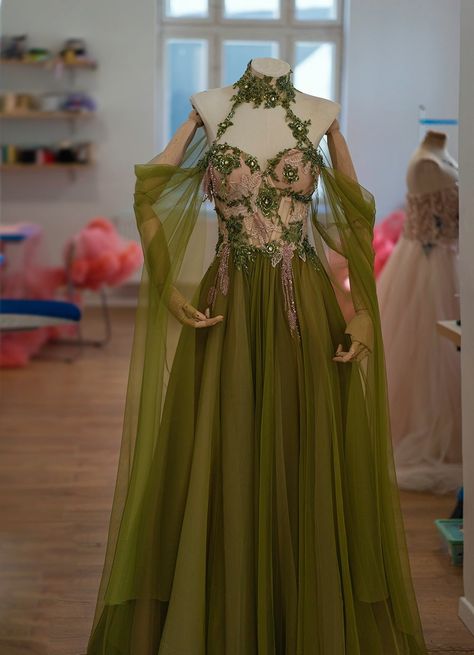 Formal Fantasy Dress, Medieval Fairy Dress, Fantasy Green Dress, Fantasy Dress Green, Druid Dress, Elf Gown, Princess Dress Green, Medieval Outfit Women, Green Fantasy Dress