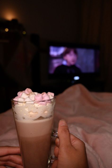 Nothing better than snuggling up under a blanket during the cold winter season with a cup of hot chocolate and a movie. Cup Of Hot Chocolate, Ceylon Cinnamon, Cute Blankets, Hot Coco, Homemade Hot Chocolate, Cinnamon Powder, Christmas Movie, Night Aesthetic, A Blanket