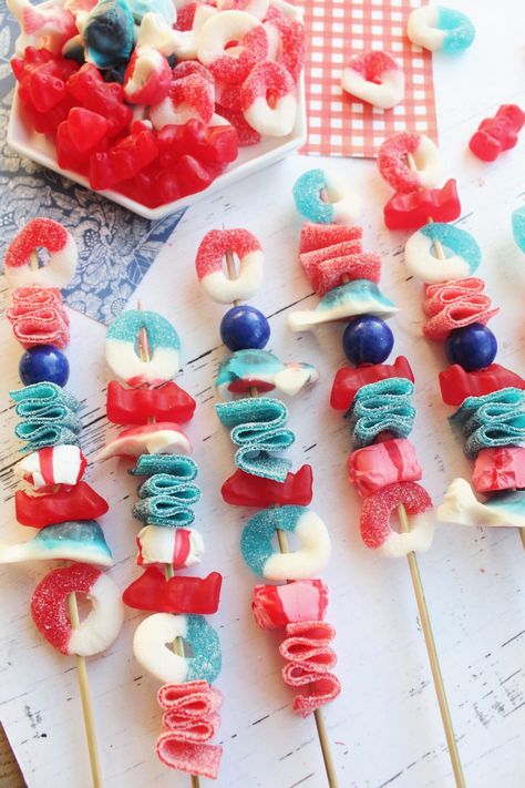 Candy Kabobs Diy, Diy Candy Kabobs, Candy Kabobs Diy Ideas, 4th Of July Treats, Vbs Snacks, 4th July Food, 4th Of July Food, Candy Kabobs, Happy Birthday America