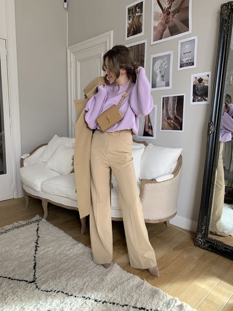 purple-look-outfit Light Colour Outfits For Women, Lavender Office Outfit, Light Lavender Outfit, Brown With Purple Outfit, How To Style Purple Top, Beige And Lavender Outfit, Outfit Ideas With Purple Pants, Cool Pastel Outfits, Lilac T Shirt Outfit