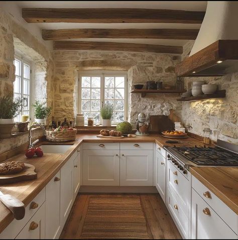 Art On Kitchen Cabinets, Rustic Chic Home Design, Kitchen Ideas Cozy Rustic, Rustic Home Decor Diy Ideas, Country Style Windows, Kitchen Interior Cozy, Kitchen Back Wall Ideas, Country Romance Interior Design, Cottage Home Kitchen