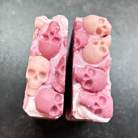 ✨Limited Edition ✨ Hello everyone! These soap bars are now available and are limited edition. I only made the one batch and not sure when they will be made again 🫣 they are apple scented and feature cocoa butter and are super hydrating for the skin. • • • • • #soap #soapmaker #handmade #spooky #witch #witchy #witchaesthetic #spookyseason #halloween #halloweendecor #fall #skincare #skincaretips #shop #shoplocal #blackowned #blackgirlmagic #brambleon #brambleberry Witchy Soap, Decoupage Soap, Fall Skincare, Halloween Bath, Soap Business, Diy Soap Recipe, Halloween Soap, Fall Room, Fall Room Decor