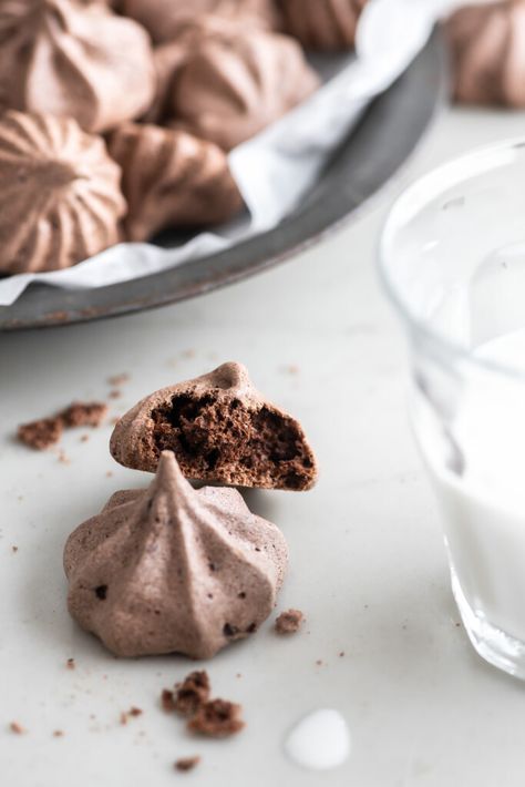 chocolate meringue cookie recipe Chocolate Meringue Cookies, Meringue Cookie, Meringue Cookie Recipe, Chocolate Meringue, A Glass Of Milk, Meringue Cookies, Delicious Donuts, Chocolate Dessert Recipes, Best Cookie Recipes