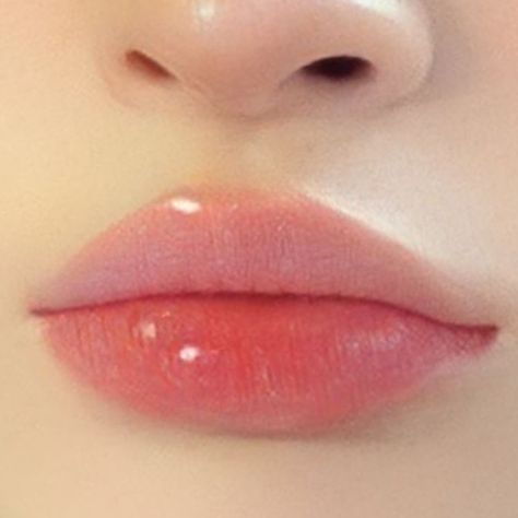 Soft Cupids Bow Lips, Lip Filler No Cupids Bow, No Cupids Bow Lips Aesthetic, Full Pouty Lips, Lips With No Cupids Bow, Round Cupids Bow, Heart Lips Shape, Heart Shaped Lips Aesthetic, Round Lips Aesthetic