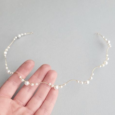 Simple Pearl Headband, Pearl Hair Pieces For Wedding, Pearl Wedding Hair Pieces, Silver Pearl Bridal Accessories, Head Pieces Wedding, Pearl Prom Hair, Pearl Hair Wedding, Bridal Pearl Headband, Hair Pearls