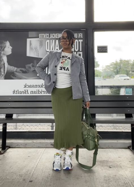 Styling A T Shirt For Work, Long Skirt Outfits For Winter Black Women, Funky Modest Fashion, Modest Fashion Christian Black Woman, Skirt Street Style 2023, Modest Professional Outfits, Dress And Sneakers Outfit Black Women, Modest Fashion Black Women, Modest Outfits Black Women