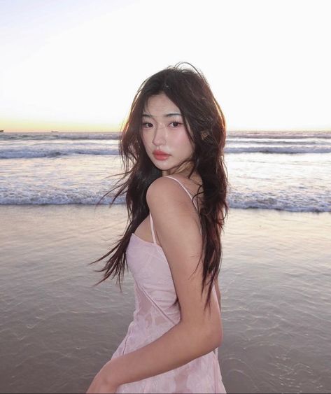 Julia Ma, Beach Photo Inspiration, Beach Instagram Pictures, Summer Poses, Summer Picture Poses, 사진 촬영 포즈, Beach Pictures Poses, Beach Photography Poses, Foto Poses