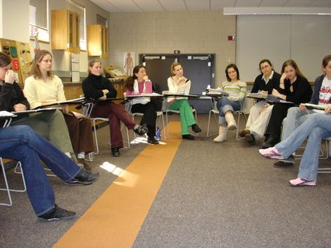 Socratic Seminars...FANTASTIC step-by-step description how to implement the Socratic Seminar into the classroom successfully Socratic Seminar, Classroom Discussion, Teaching High School English, Middle School Reading, Instructional Strategies, Middle School English, High School Classroom, English Classroom, High School English