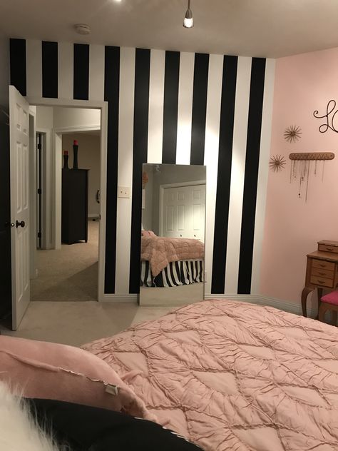 Black And White Striped Wall Bedroom, Light Pink And Black Room, Black Pink White Bedroom, Black Pink And Gold Bedroom, Pink Black And Gold Bedroom, Black White And Pink Bedroom, Striped Bedroom Walls, Pink And Black Room, Black And Pink Room