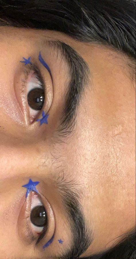 Blue Liner Looks, Blue Star Eye Makeup, Eyeliner Stars Makeup, Graphic Eyeliner Star, Face Eyeliner Art, Blue Graphic Liner Makeup, Eyeliner Art Makeup, Eye Star Makeup, Star Eyeliner Looks