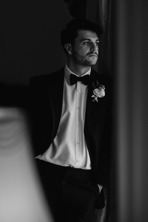 Wedding Photo Ideas For Groom, Black Wedding Photo Ideas, Groom And Best Man Photos, Fun Wedding Day Photo Ideas, Wedding Groom Photography, Black And White Wedding Simple, Black Tie Wedding Photography, Groom Tuxedo Wedding Classy, Elegant Wedding Photography