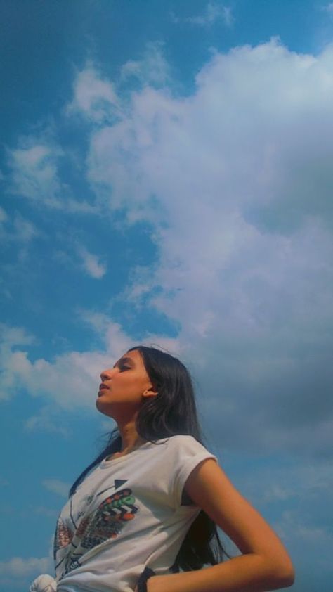 Photo by suhaniiperiwal | VSCO | http://vsco.co/vsco Terrace Picture Poses, Terrace Photo Poses, Poses On Terrace, Terrace Photoshoot Ideas, Terrace Photoshoot, Terrace Photo, Story Insta, Stylish Photo, Photos Inspo