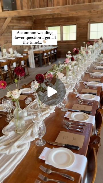 Windflower • Wedding Florist on Instagram: "Q: How many bud-vases per guest table? Let’s dive in! A typical harvest table is 8ft long and sits about 8-10 guests depending on the venue layout. This video shows 6 budvases / 8ft table with about 2-4 flowers in each vase with a colour scheme made up of 3 colours: burgundy, dark pink, and light pink. We like to use about 6-8 budvases / table but many factors come into play involving other decor on the table. If the table has minimal decor we’ll aim for more, If a table has candles, runners, charger plates, large favours, you can get away with less. Here are some common trends I see pertaining to bud-vases: 1. “The full and lush single white rose” look. To achieve this look, you need a lot of bud-vases all the same height, and gently How Many Bud Vases Per Table, Bud Vases And Candles Centerpiece Long Table, Bud Vases On Long Table, Candles And Bud Vases Long Table, Bud Vase Long Table, 8ft Table Wedding Decor, Wedding Bud Vases Long Table, Bud Vase Centerpiece Long Table, Harvest Table Wedding Decor