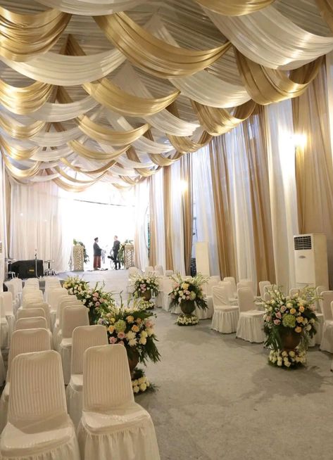 Mandap Ceiling Decor, Marriage Pandal Decoration, Wedding Ceiling Decorations Draping, Event Ceiling Design, Banquet Hall Decorations Wedding, Party Hall Decor Ideas, Tenda Nikahan, Wedding Pandal, Pandal Decoration Ideas