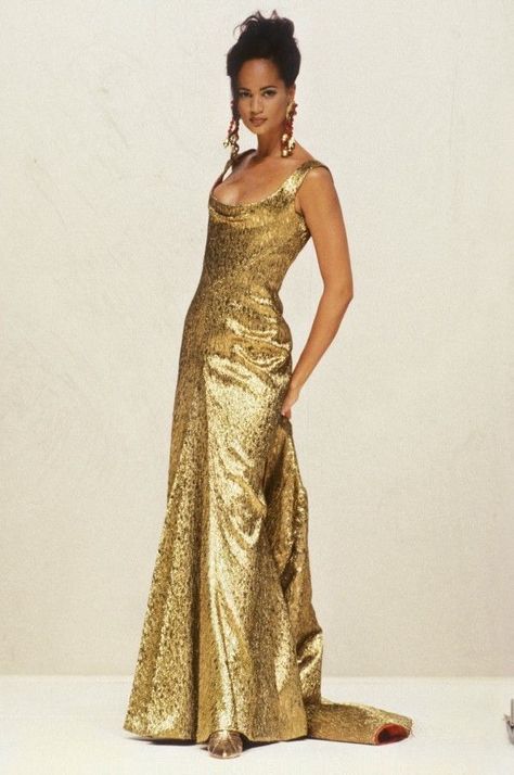 Jean-Louis Scherrer - Fall 1993 Couture Gold And Silver Outfit Fashion, Golden Outfit Aesthetic, Gold Runway Dress, Vintage Runway Fashion, Met Gala Outfits, Runway Gowns, Gala Outfit, Runway Fashion Couture, Original Supermodels