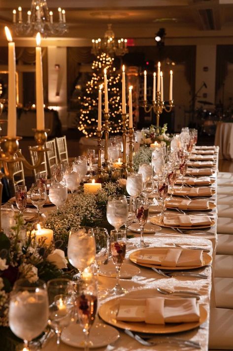 Winter Wedding Themes Romantic, December Bridal Party, Classy December Wedding, Christmas Home Wedding, Wedding Table Decorations Christmas, December Wedding Inspiration, Christmas Tree At Wedding, Silver And Gold Christmas Wedding, Winter Wedding Uk