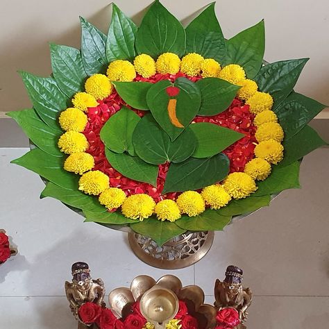 Vinayagar Chathurthi, Leaf Decor Wedding, Ganesh Festival, Ganesha Chaturthi, Pooja Decor, Home Flower Decor, Thali Decoration Ideas, Ganpati Decoration At Home, Diy Floral Decor