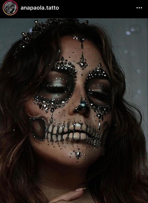 Beautiful Skull Makeup, Womens Skeleton Face Makeup, Glam Halloween Makeup Looks, Glam Skull Makeup Halloween, Skull Glam Makeup, Facepainting Ideas For Women, Grim Reaper Makeup Female, Skeleton Queen Costume, Halloween Makeup 2024