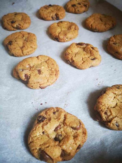 How are edibles made?   - TheJointBlog Pepper Cookies Recipe, Pepper Cookies, Cookies Light, Chocolate Powder, Portable Food, Gluten Free Treats, Pureed Food Recipes, Homemade Treats, Healthy Cookies