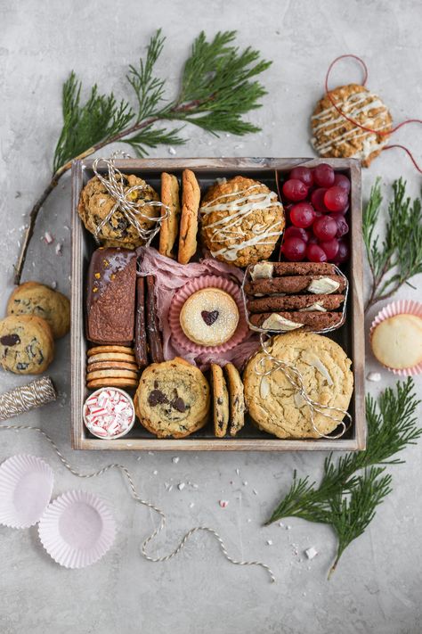 Christmas Cookie Box, Cookie Gift Box, Ultimate Cookies, Cookie Gift, Kinds Of Cookies, Edible Gifts, Beautiful Cookies, Cookie Box, Cookie Gifts