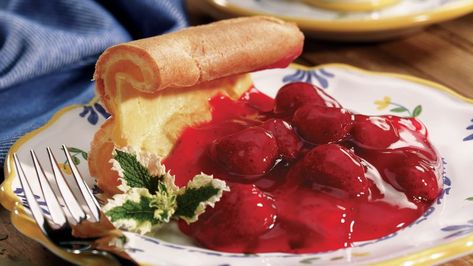 Strawberry Dutch Baby, Berry Topping, Oven Pancake, Dutch Baby Pancake Recipe, Best Food Recipes, Baby Pancakes, Strawberry Pie Filling, Dutch Baby Pancake, Bisquick Recipes