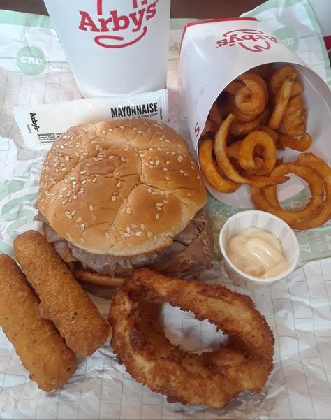 Horsey Sauce, Arbys Roast Beef Sandwich, Fast Food Drinks, Roast Beef Sandwich, Onion Ring, Mozzarella Cheese Sticks, Curly Fries, Roast Beef Sandwiches, Fast Foods