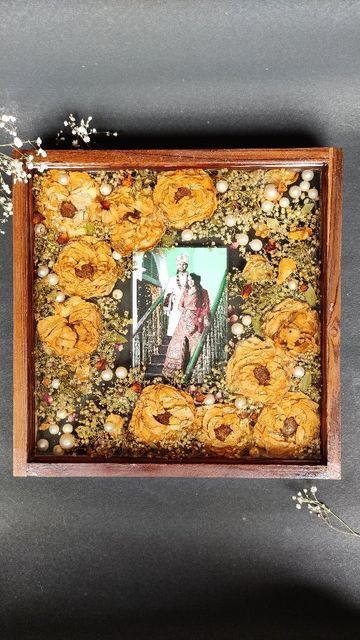 Varmala preservation resin art Jaimala Resin Art, Resin Varmala Preservation Photo Frame, Varmala Preservation Ideas, Varmala Resin Art, Varmala Preserve In Resin, Wedding Flowers Preservation Ideas, Resin Art Wedding, Rose Preservation, Resin Preservation