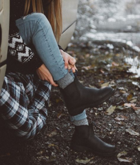 What To Wear Chelsea Boots With, Style Guide & History - Blundstone USA How To Wear Blundstone Boots Women, How To Wear Blundstone Boots, Blundstone Boots Women, Blundstone Style, Blundstone Chelsea Boots, 1960s London, Chelsea Boots Style, Blundstone Boots, High Ankle Boots