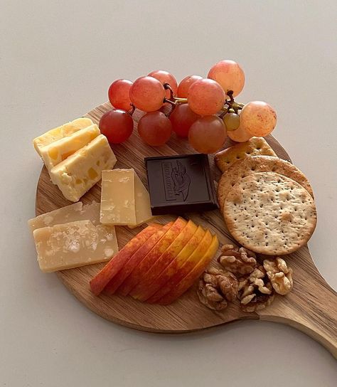 pujan | Snack board for one : cheese, grapes, crackers, walnuts, peach, a piece of @ghirardelli dark chocolate hands down to mango ginger stilton… | Instagram Grape Snacks, Stilton Cheese, Snack Platter, Snack Board, Snack Plate, Food Is Fuel, Party Food Appetizers, Food Platters, Food 52