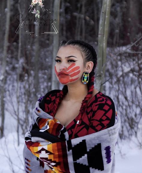 Native American Face Paint, Native American Drawing, Native American Wisdom, American Photo, Native American Artwork, Native American Photos, Indigenous Americans, Native American Peoples, Picture Beautiful