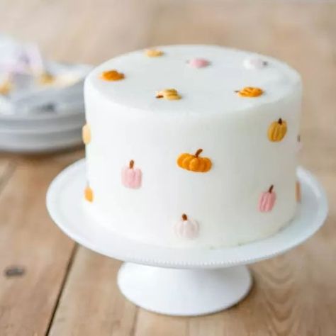 pumpkin baby shower cake Fall Bday Cakes, Pumpkin Themed Birthday Cake, Pumpkin First Birthday Party, Little Pumpkin Cake Ideas, Simple Fall Cake Decorating, Pumpkin Birthday Cookies, Pumpkin Smash Cake 1st Birthdays, Fall Smash Cake, Pumpkin Themed Cake