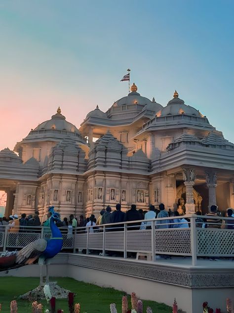 Akshardham Temple Delhi, Paintings Spiritual, Akshardham Temple, Water Preservation, Indoor Amusement Parks, Heritage Architecture, Train Projects, Indian Travel, Social Action