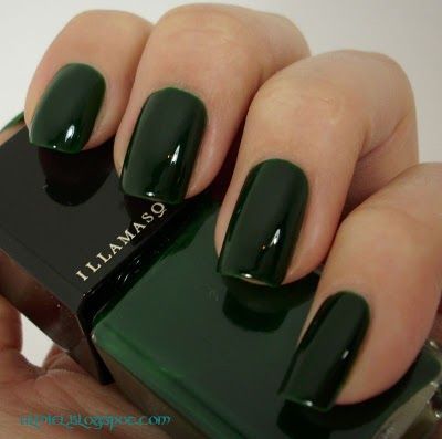 Green Nails Painted, Green Nail Varnish, Very Dark Green Nails, Dark Green Nails Grunge, Natural Painted Nails Simple, Dark Shade Nails, Nail Dark Colors, Nail Polish Aesthetic Grunge, Aesthetic Nail Polish Colors