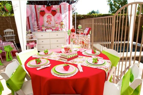 Pin for Later: This Vintage Strawberry Shortcake Birthday Party Is Everything Strawberry Shortcake Birthday Party, Strawberry Shortcake Dessert, Strawberry Cake Pops, Strawberry Shortcake Costume, Strawberry Shortcakes, Strawberry Shortcake Birthday, Strawberry Theme, Strawberry Shortcake Party, Strawberry Wine