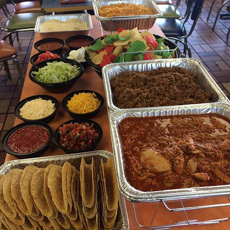 Taco Bar Work Party, Taco Bar Bday Party, Birthday Party Meal Ideas Dinners, Tacos For A Crowd Parties Bar Ideas, Taco Buffet Party, Tacos Party Food, Quad Party Ideas, Mexican Food For Large Group, 30th Food Ideas