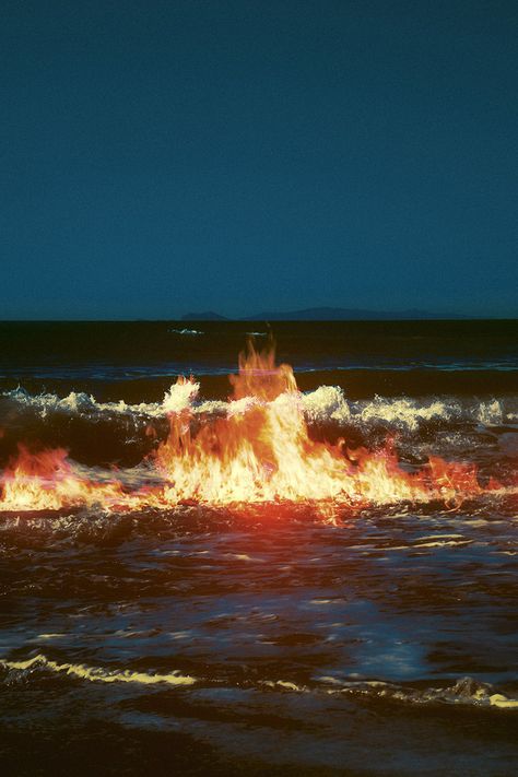 Fire and Water Fire Pics Aesthetic, Aesthetic Fire Wallpapers, Sun And Sea Aesthetic, 20s Club Aesthetic, Water And Fire Aesthetic, Arsonist Aesthetic, Stubborn Aesthetic, Rafayel Aesthetic, Deranged Aesthetic