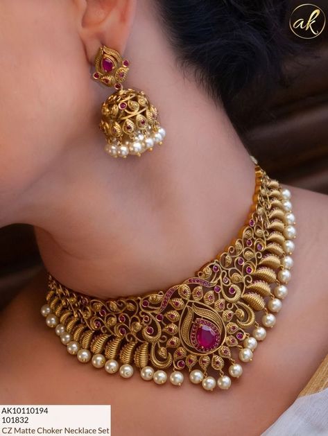 Chocker Gold Neckless, Hindi Jewelry, Accordion Skirts, Tamil Jewellery, Chocker Neckless, New Necklace Designs, Wedding Jewelry Sets Bridal Jewellery, Neck Pieces Jewelry, Inexpensive Jewelry