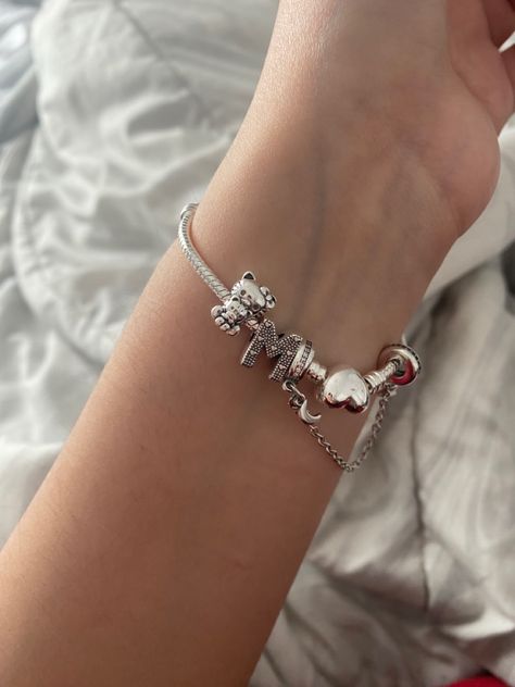 Kids Pandora Bracelet, Pandora Bracelet Styling, Lana Del Rey Pandora Bracelet, My Pandora Bracelet, Hello Kitty Pandora Charm, Pandora Bracelet With Charms, Charm Bracelet Pandora Ideas, Fake Pandora Bracelet, Hello Kitty Pandora Bracelet