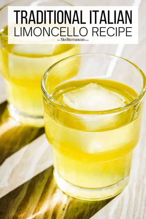 Limoncello Recipe Easy Limoncello Recipe, Italian Volcano Lemon Juice Recipes, Home Made Lemon Cello, Lemoncello Recipes Homemade, Homemade Limoncello Italian, How To Make Limoncello Recipe, Homemade Lemon Chelo, How Do You Make Lemoncello, Lemonchello Drinks Vodka