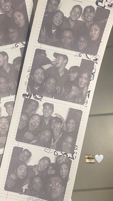 Eight Friends Pictures, Good Friends Pictures, Friend Group Of Six Aesthetic, Photobooth Pics Friends, 4 Friend Group Pictures, 4 Person Friend Group Aesthetic, Six Best Friends Pictures, Go Out With Friends Aesthetic, Pictures Of Friends Together