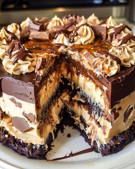 Cheesecake Reeses, Thanksgiving Desserts Cake, Copycat Cheesecake Factory, Reese's Chocolate, Cheesecake Factory Recipes, Fun Thanksgiving Desserts, Delicious Cake Recipes, Cheesecake Factory, Sweet Snacks Recipes