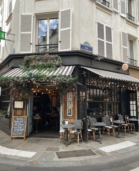 Cafe And Apartment Exterior, New York Bakery Aesthetic, French Coffee Shop Aesthetic, Cute Bakery Exterior, Bookstore Exterior, Parisian Cafe Interior, Bakery Exterior, Cafe Outside, Bakery Building