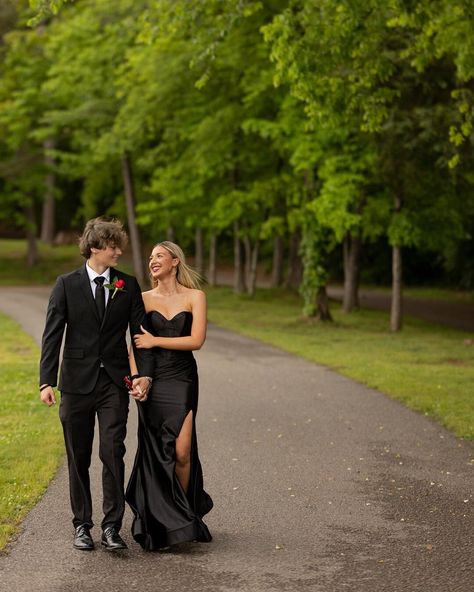 All Black Prom Dress Couple, Maroon And Black Prom Couple, Matching Prom Dress And Suit, Prom Pictures Professional, Black Prom Theme Couples, Couple Photoshoot Poses Formal, Winter Formal Matching Outfits, Homecoming Couples Poses Photography, Homecoming Photo Shoot Ideas