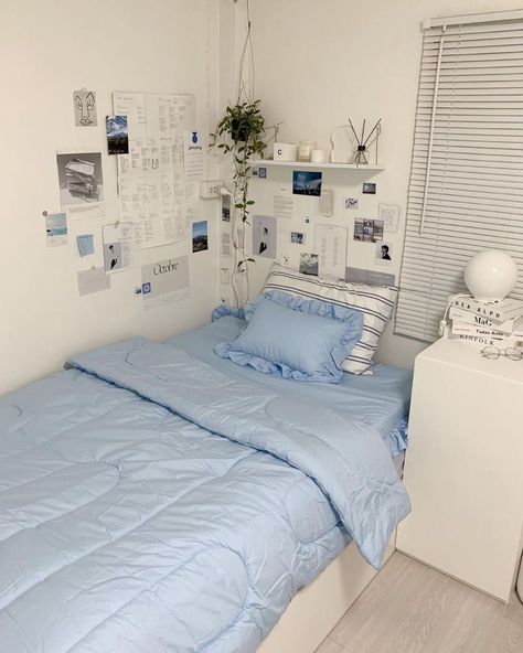 Aesthetic Dark Bedroom, Minimalist Bedroom Aesthetic, Blue Room Inspiration, Bedroom Aesthetic Minimalist, Ideas Bedroom Aesthetic, Bedroom Aesthetic Vintage, Aesthetics Bedroom, Bedroom Aesthetic Dark, Light Blue Rooms