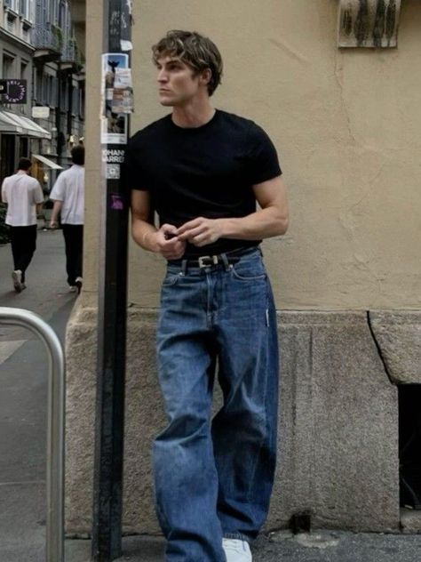 90s Male Models Aesthetic, Black Courdory Pants Outfits Men, 90s Male Style, Muscular Guy Outfits, Men’s Fashion Masculine, Model Off Duty Outfits Men, European Mens Fashion Summer Street Styles, Outfit Vintage Uomo, Casual Men Outfits Streetwear