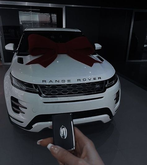 Range Rover Dream Car White Range Rover, Range Rover White, Dream Cars Range Rovers, Range Rover Black, Tmax Yamaha, Luxury Cars Range Rover, White Range, Dream Cars Mercedes, New Luxury Cars