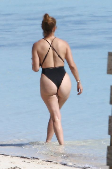 Turks Caicos, Curvy Women Outfits, Hot Fitness, Hair Clippers, Jennifer Aniston, Black Swimsuit, Jennifer Lopez, A Black, A Woman