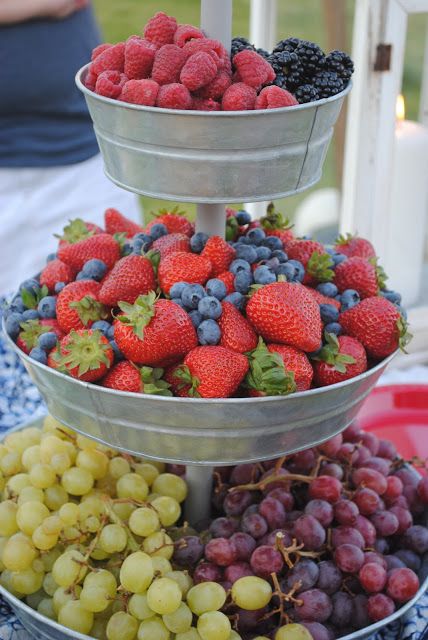 Fruit Platter Ideas Wedding, Unique Wedding Food, Bbq Dessert, Diy Wedding Food, Wedding Buffet Food, Bbq Desserts, Buffet Dessert, Diy Dessert, Wedding Appetizers