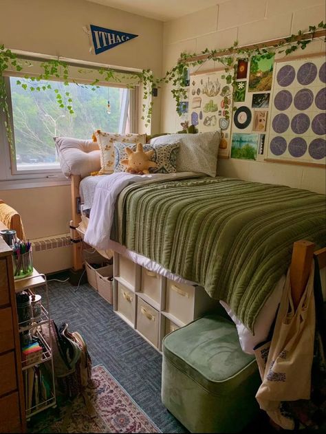 Homey Dorm Decor, Green College Dorm Aesthetic, Sage Green Dorm Aesthetic, Dorm Inspiration Green, Zen Dorm Room, 70s Dorm Room Decor, Different Dorm Room Aesthetics, Green Dorm Ideas, Dorm Room Vibes