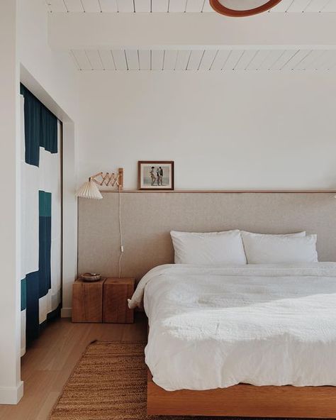 Erin Bruno on Instagram: "My parents are the DIY queen and king! We just made this custom linen upholstered headboard with an oak ledge🤩still working on what art to put on it. Always inspired by @lookoutandwonderland , my mom stitched these curtains for the beach house🥰" King Headboard Diy, Diy Upholstered Headboard, Diy Headboard Upholstered, Linen Headboard, Diy Headboards, Diy Headboard, Bedroom Inspo, Upholstered Headboard, Home Diy